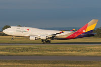 HL7414 @ LOWW - Shortly before touchdown - by Stefan Rockenbauer