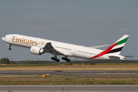 A6-EBX @ VIE - Emirates Boeing 777-300 - by Yakfreak - VAP