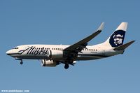 N625AS @ CYVR - Alaska Airlines landing at Vancouver - by Michel Teiten ( www.mablehome.com )