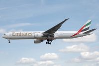 A6-EBY @ EGLL - Emirates 777-300 - by Andy Graf-VAP