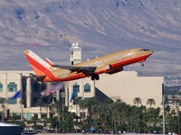 N709SW @ KLAS - Southwest Airlines / 1998 Boeing 737-7H4 - by Brad Campbell