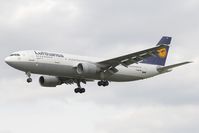 D-AIAU @ EGLL - Lufthansa A300-600