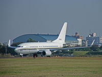 166693 @ RJTA - Boeing C-40A/USN/Atsugi - by Ian Woodcock