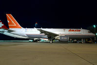 OE-LBQ @ VIE - Lauda AIr Airbus A320 - by Yakfreak - VAP
