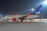 LN-RRO @ VIE - SAS Boeing 737-600 - by Yakfreak - VAP