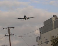 N821AW @ SAN - America West buzzing Laurel Street