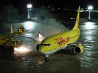 D-AHFQ @ LOWS - Hapag 737 gets the full de-ice treatment before its last rotation of the day - by Terry Fletcher