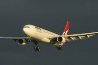 VH-QPC @ YMML - Qantas A330-300