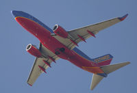 N450WN @ KSNA - Southwest B737-7H4 lifting off on a gorgeous day. - by Mike Khansa