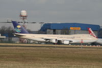 TF-AMC @ EBBR - taxiing to take off on rwy 25R - by Daniel Vanderauwera