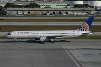 N14118 @ KFLL - Continental Airlines 757-200 - by Andy Graf-VAP