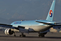 HL7734 @ KLAS - Korean Air / 2005 Boeing 777-2B5 (ER)