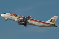 EC-HDK @ BCN - Iberia Airbus 320