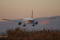 9V-SWL @ BCN - Singapore Airlines Boeing 777-300