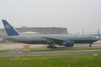 N780UA @ LFPG - United Airlines at CDG Terminal 1 - by Michel Teiten ( www.mablehome.com )