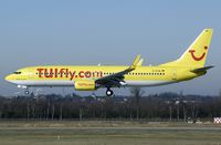 D-ATUA @ EDDL - This 737 is very yellow. I wonder how it is like to watch out of the window during flight and have the bright yellow wing in view. - by Joop de Groot