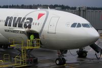 N853NW @ KSEA - Northwest Airlines being prepared for its flight to Amsterdam