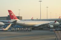 N802NW @ EHAM - Northwest Airlines