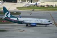 N299AT @ KFLL - Boeing 737-700 - by Mark Pasqualino