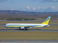 JA8258 @ RJCC - Boeing 767-381/AIR DO/Chitose - by Ian Woodcock