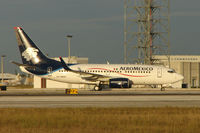 XA-MAH @ MIA - Aeromexico B737 taxies in at Miami in Feb 2008