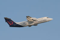 OO-DWK @ EBBR - Leaving Brussels Airport from rwy 20