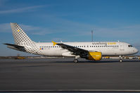 EC-JTR @ VIE - Vueling Airbus 320 - by Yakfreak - VAP