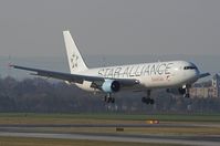 OE-LAT @ LOWW - AUSTRIAN - by Delta Kilo