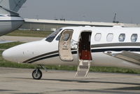 LN-HOT @ EBBR - waiting for passengers