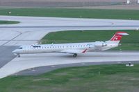 N922XJ @ CID - Taxiing to the gate on Alpha after sunset