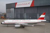 OE-LBP @ VIE - Austrian Airlines Airbus 320 in retro colors - by Yakfreak - VAP