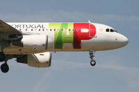 CS-TNN @ EBBR - arrival of Gil Vicente - flight TP604 - to rwy 02 - by Daniel Vanderauwera