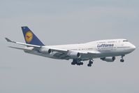 D-ABVH @ VHHH - Lufthansa 747-400