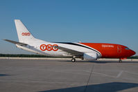 OO-TNK @ VIE - TNT Boeing 737-300 - by Yakfreak - VAP
