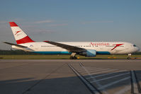 OE-LAW @ VIE - Austrian Airlines Boeing 767-300 - by Yakfreak - VAP