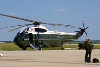 159358 @ CID - One of two VH-3Ds for Presidential movement