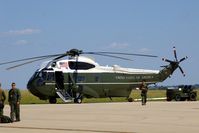 159358 @ CID - One of two VH-3Ds for Presidential movement