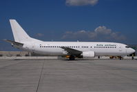 EC-KBO @ VIE - Hola Airlines Boeing 737-400 - by Yakfreak - VAP