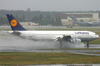 D-AIAK @ EDDF - Lufthansa - by Christian Waser
