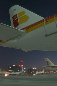 EC-IZH @ VIE - Iberia Airbus 320 - by Yakfreak - VAP