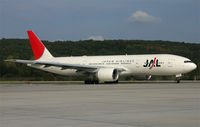 JA707J @ LSZH - Japan Airlines - by Christian Waser