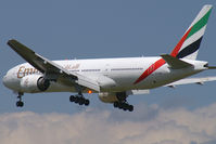 A6-EMF @ VIE - Emirates Boeing 777-200 - by Thomas Ramgraber-VAP