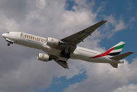A6-EMF @ VIE - Emirates Boeing 777-200 - by Yakfreak - VAP