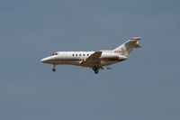 N4403 @ DFW - Hawker800 landing runway 18R at DFW