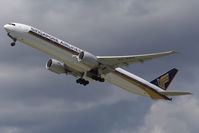 9V-SWS @ ZRH - Singapore Airlines Boeing 777-312(ER) - by Juergen Postl