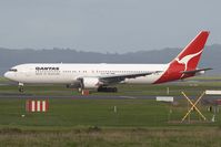 VH-OGI @ NZAA - Qantas 767-300