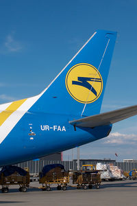 UR-FAA @ VIE - Ukraine Cargo Boeing 737-300 - by Yakfreak - VAP