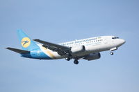 UR-GAJ @ LOWW - Boeing 737 landing RWY34