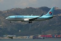 HL7568 @ VHHH - Korean Air in final approach to 25R - by Michel Teiten ( www.mablehome.com )