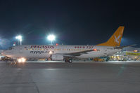TC-SGE @ VIE - Pegasus Boeing 737-400 - by Yakfreak - VAP